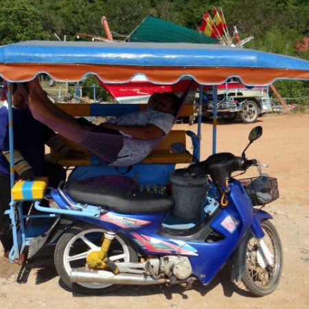 In tuk tuk hammock