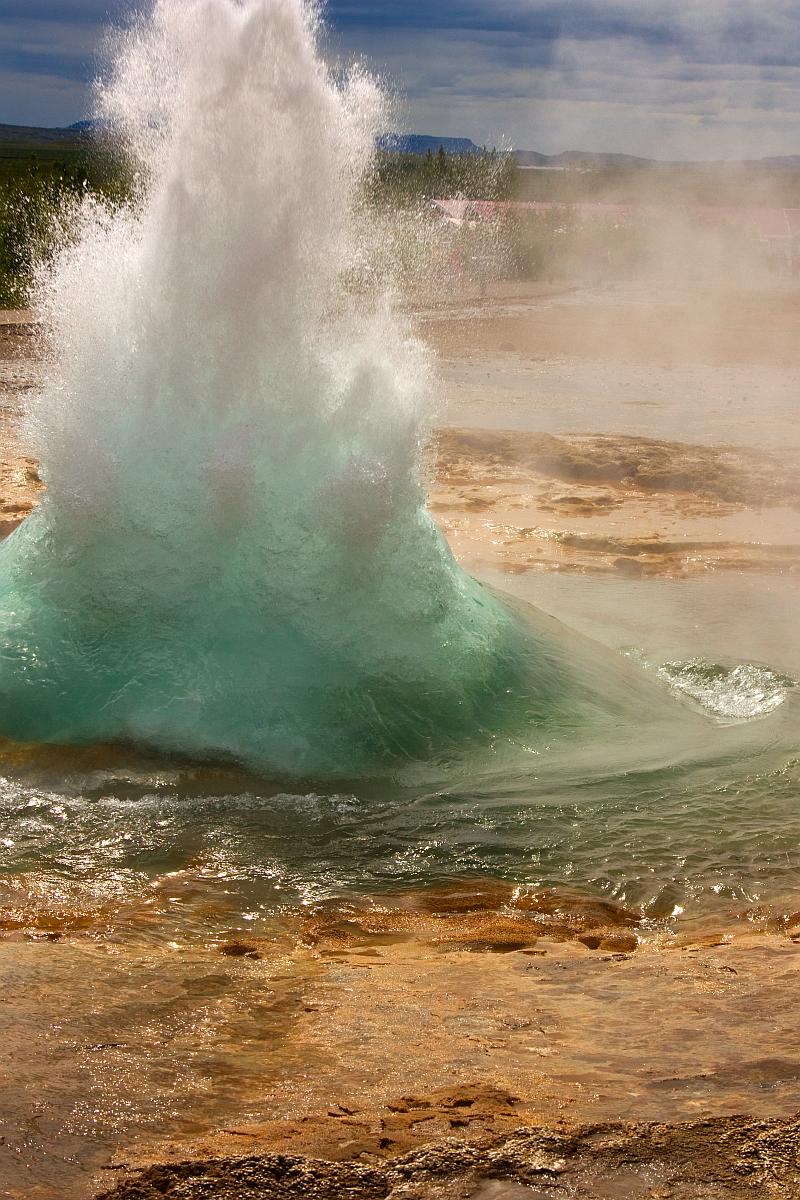 Strokkur, beginning of the eruption