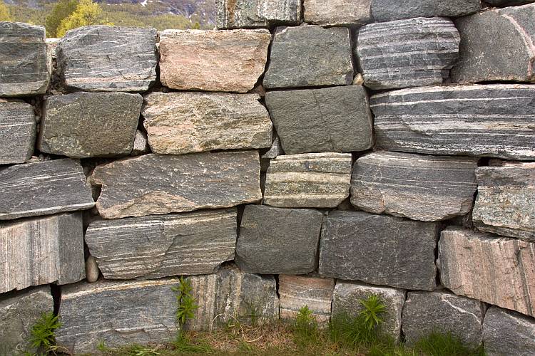 Gneiss wall