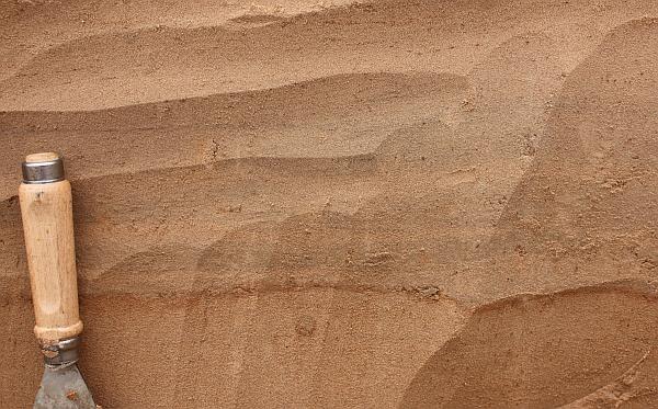 Alternating layers of silt and sand