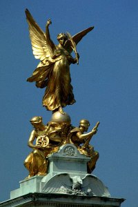 Buckingham Palace statue with Annu
                symbol